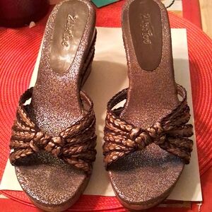 Wedge Heels with Open Backs & Toes & Shiny Bronze-Colored,Braided Detail🤎